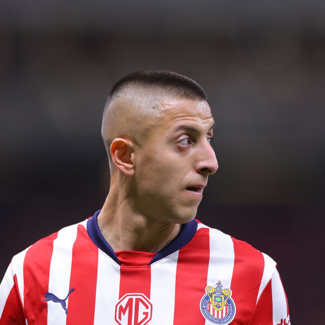 Roberto Alvarado, jugador de las Chivas